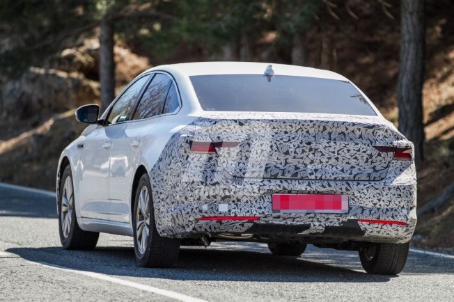 Renault Talismán 2020 - foto espía posterior Renault Talismán 2020 - foto espía posterior