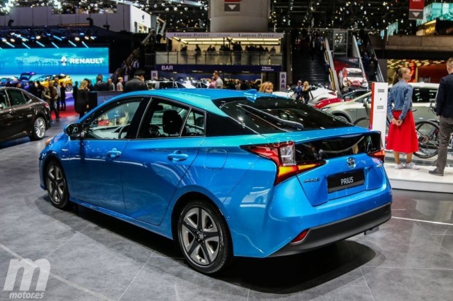 Toyota Prius 2019 - posterior Toyota Prius 2019 - posterior