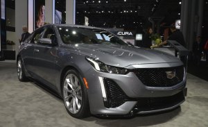 El nuevo Cadillac CT5 en vivo desde su stand en Nueva York