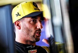 Ricciardo pide perdón a Kvyat: "Entré en pánico, no comprobé los espejos"