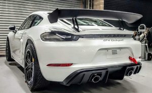 El Posche Cayman GT4 Clubsport en blanco adelanta la versión de calle