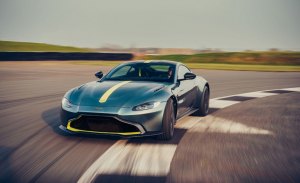 Aston Martin desvela el nuevo Vantage AMR más ligero y con caja manual