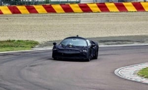 El nuevo Ferrari V8 híbrido tendrá 3 motores eléctricos y tracción total
