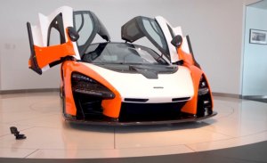 Uno de los raros McLaren Senna rinde homenaje al McLaren MP4/4 de Ayrton Senna
