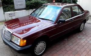 Un Mercedes 190E de 1986 a estrenar por 50.000 €