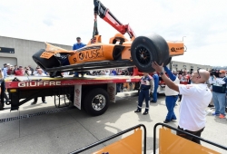 Fernando Alonso sufre su primer accidente en Indianápolis