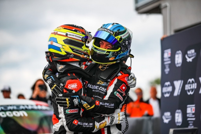 Néstor Girolami retiene el liderato del WTCR en Slovakia Ring
