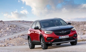 Opel Grandland X Hybrid4, llega la versión híbrida enchufable al SUV de la marca del rayo
