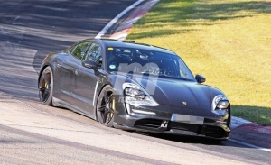 El Porsche Taycan ya va a por el crono en Nürburgring