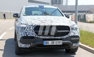 El nuevo Mercedes GLE Coupé comienza a perder camuflaje, se acerca su debut