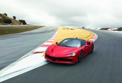 El funcionamiento del esquema híbrido del Ferrari SF90 Stradale en vídeo