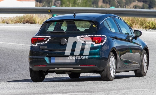 Opel Astra 2020 - foto espía posterior