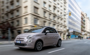 Italia - Mayo 2019: El Fiat 500 se anima con la llegada del verano