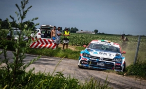 Victoria de autoridad de Craig Breen en el Ypres Rally