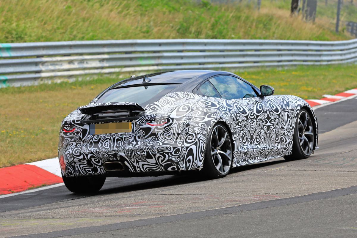jaguar-f-type-coupe-2020-fotos-espia-nurburgring-201958779-1561998573_23.jpg