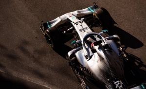 Mercedes admite que se equivocó al diseñar los radiadores del W10