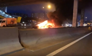 Un accidente a bordo de un Tesla Model S causa 3 heridos tras incendiarse