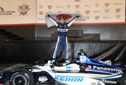 Takuma Sato vence en la lotería de Gateway por sólo 39 milésimas