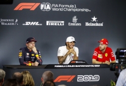 Una rueda de prensa poscarrera convencional... hasta que Alonso fue nombrado