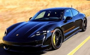 Nueva filtración del Porsche Taycan, el frontal del eléctrico al descubierto