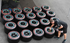 La FIA presiona a los equipos para realizar un nuevo test con los Pirelli de 2020