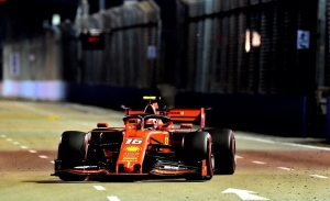 Leclerc deja sin pole a Hamilton y Vettel