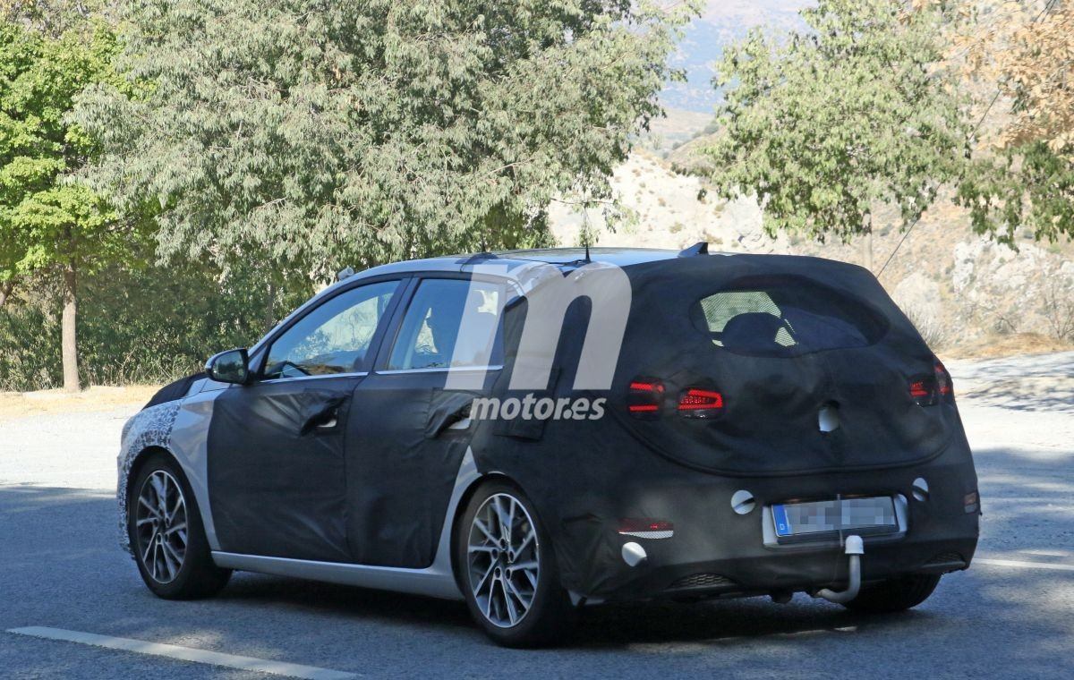 hyundai-i30-facelift-fotos-espia-detalle