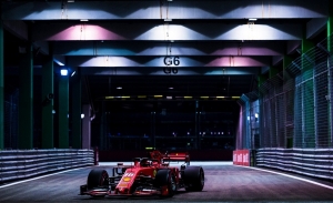 Vettel le da un polémico doblete a Ferrari para enfado de Leclerc