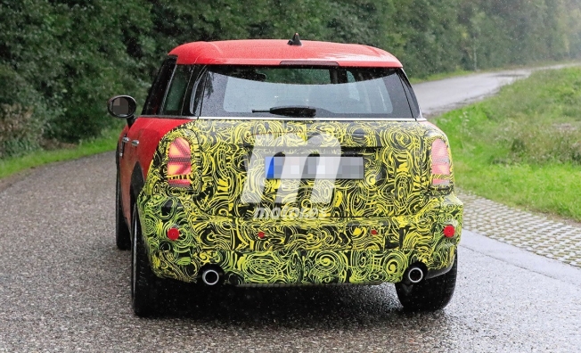 MINI Countryman 2021 - foto espía posterior
