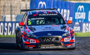 Norbert Michelisz gana una polémica y accidentada carrera en Ningbo