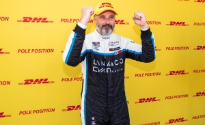 Muller se lleva la primera pole del WTCR en Ningbo, Azcona es tercero
