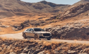 El nuevo Bentley Flying Spur aumenta la deportividad con el paquete especial Blackline