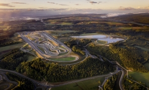 Mercedes abre las puertas de su nuevo centro de pruebas en Alemania