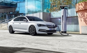 El nuevo Skoda Superb iV híbrido enchufable ya tiene precios en Alemania