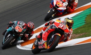 Marc Márquez logra la victoria 12 en Cheste, y Lorenzo puntúa en su final