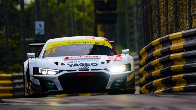 Porsche manda en la FIA GT World Cup al ritmo que marca 'Bamthor'