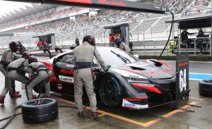 Narain Karthikeyan cierra la 'Dream Race' con victoria en Fuji