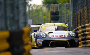 Porsche manda en la FIA GT World Cup al ritmo que marca 'Bamthor'