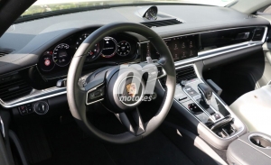 Nuevas fotos espía del Porsche Panamera Facelift muestran cambios en el interior