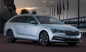 Precios del Skoda Superb iV, la berlina híbrida enchufable llega a España