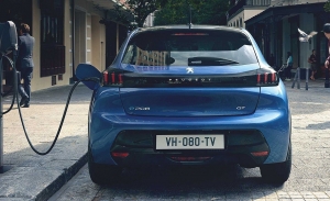 PSA explica la ventaja de los coches eléctricos sobre su elevado coste de producción