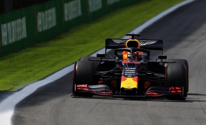 Verstappen gana una loca carrera en Brasil y Sainz, su primer podio en F1