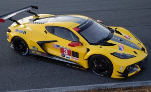 Antonio García presume de Corvette C8.R con dorsal #3 por Navidad