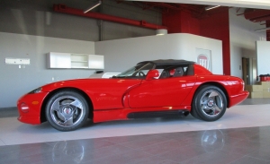 Aparece uno de los primeros y radicales Dodge Viper '92 casi a estrenar