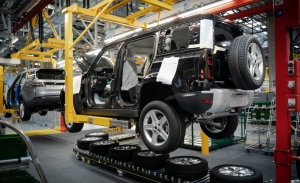 Land Rover comienza la producción del nuevo Defender en Eslovaquia