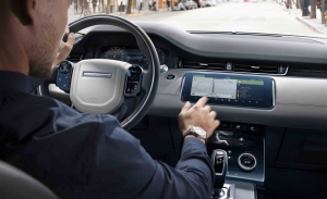 Los modelos de Jaguar Land Rover mejoran equipamiento con actualizaciones por aire