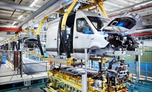Mercedes comienza la producción de la nueva eléctrica eSprinter en Alemania