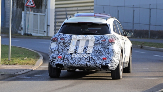 Mercedes GLA 2020 - foto espía posterior