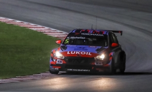Norbert Michelisz gana la primera manga del WTCR en un mojado Sepang