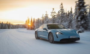 Porsche muestra las avanzadas tecnologías del nuevo Taycan en Finlandia